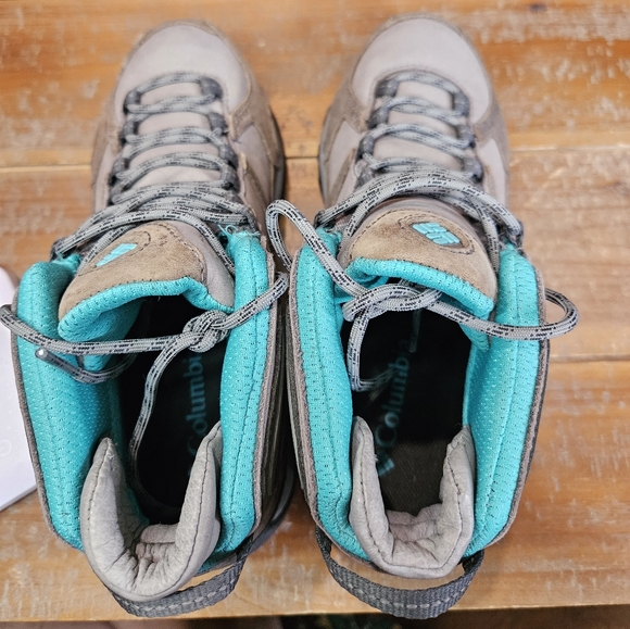 Women's Colombia Outdoor Boots - Picture 6 of 8